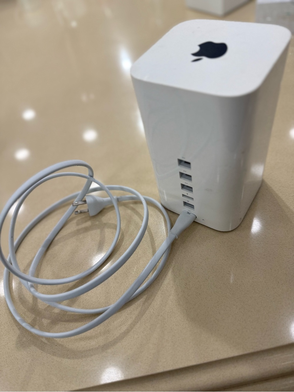 Apple White Tower Wireless Router with Multiple Ethernet Ports